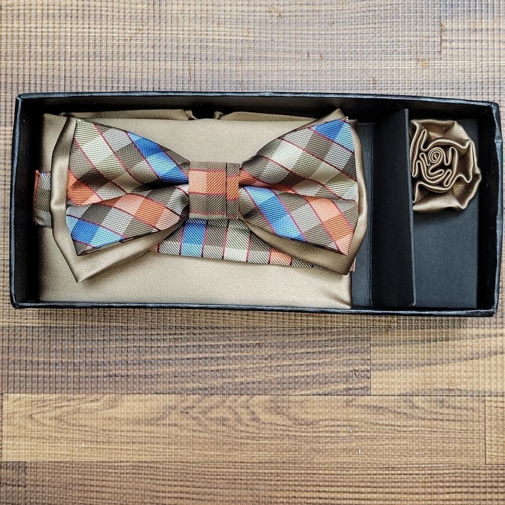 NIB!Pierre Cardin 3 piece Bowtie Set